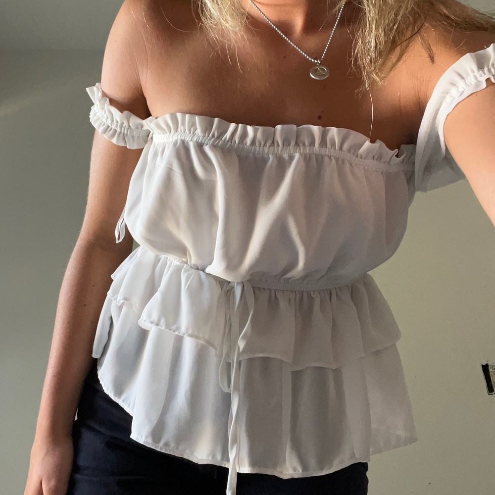 White frilly tank top